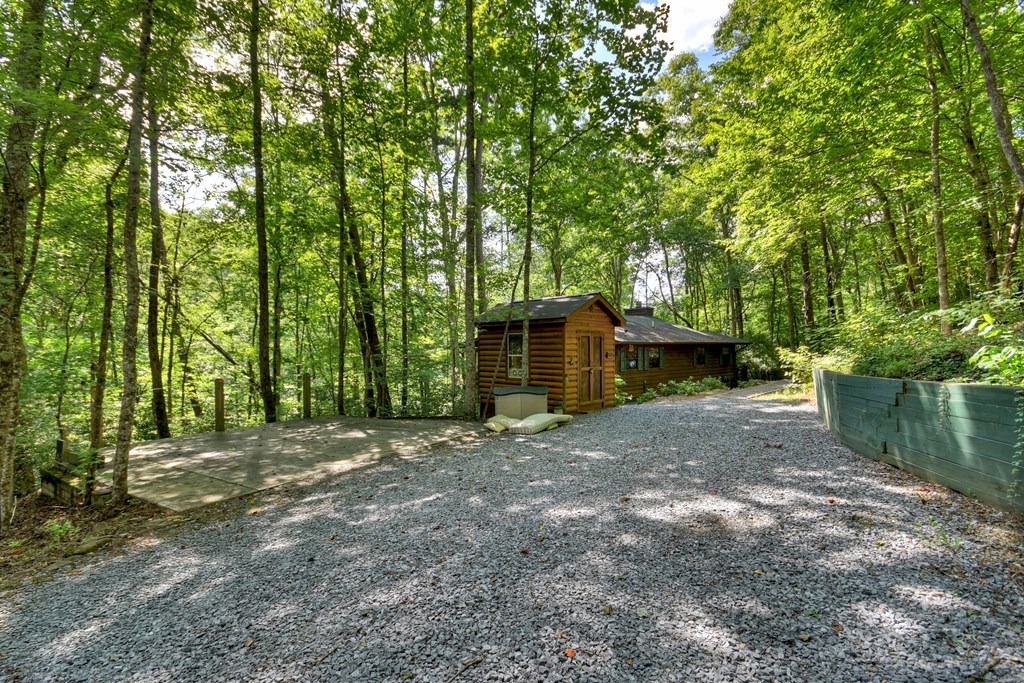 409 Hothouse Lane