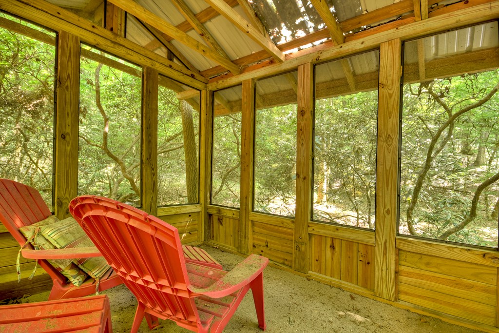 409 Hothouse Lane