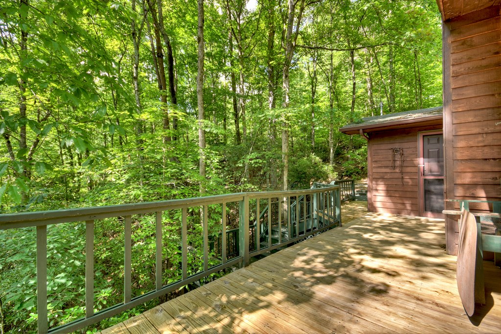 409 Hothouse Lane