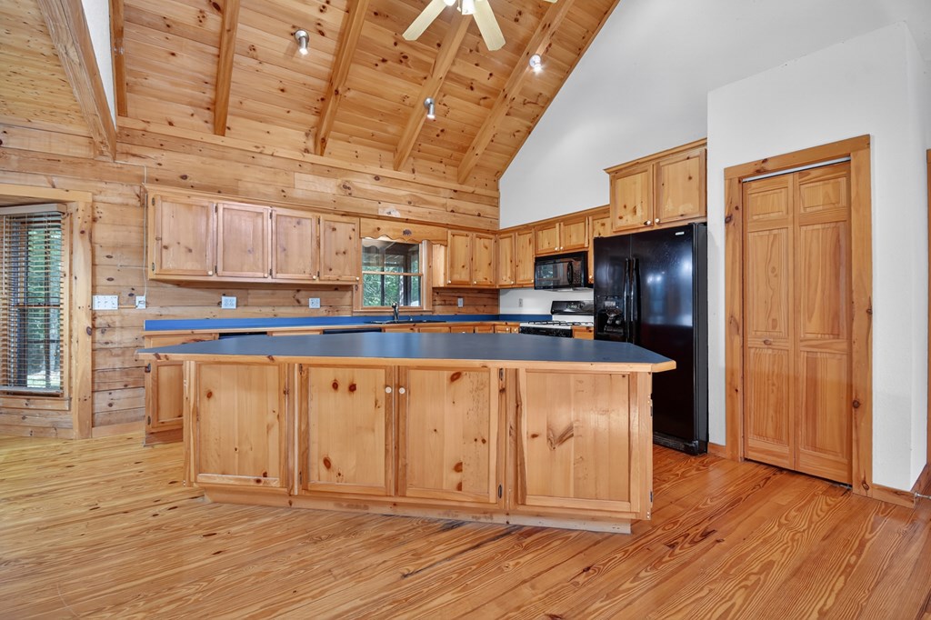 45 Wolf Creek Mountain Road