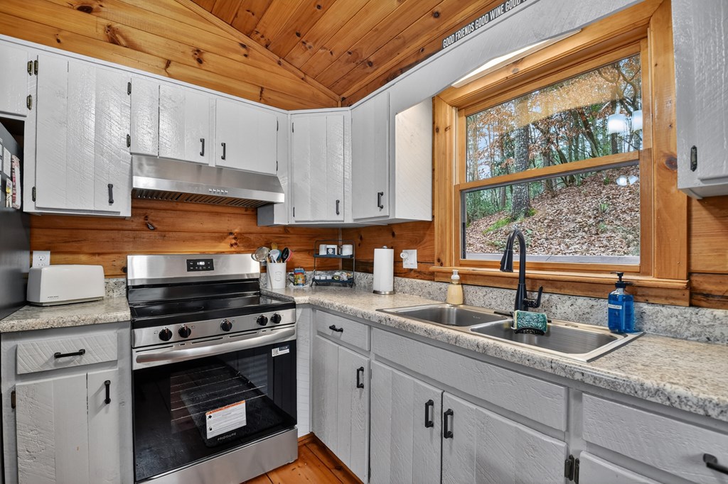 488 Joanne Sisson Road