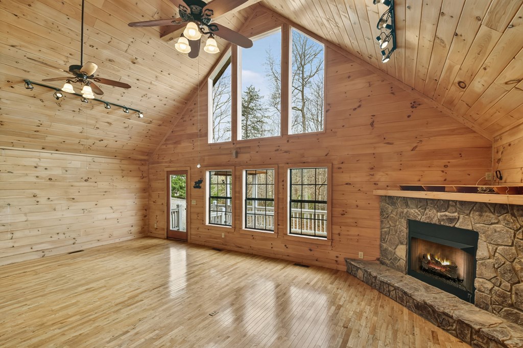 222 Mountain Hideaway Lane