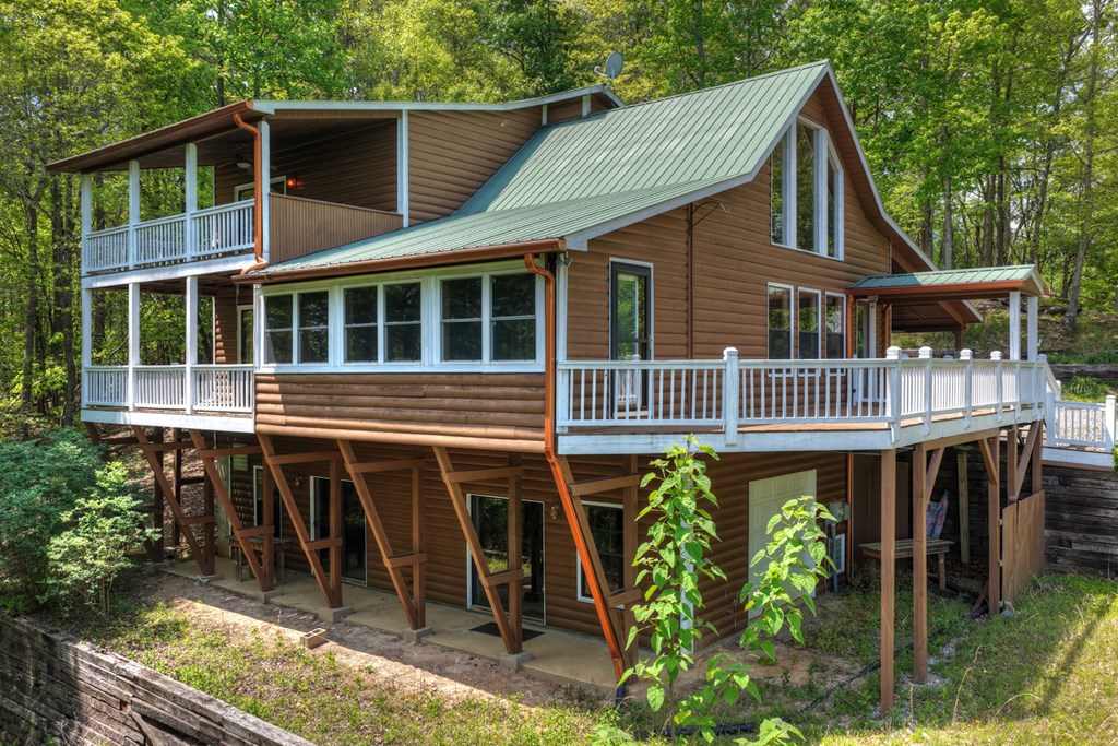 222 Mountain Hideaway Lane