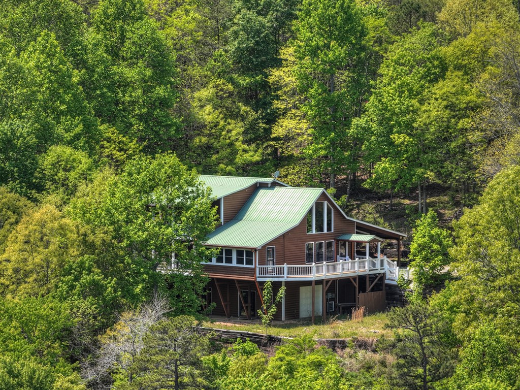 222 Mountain Hideaway Lane