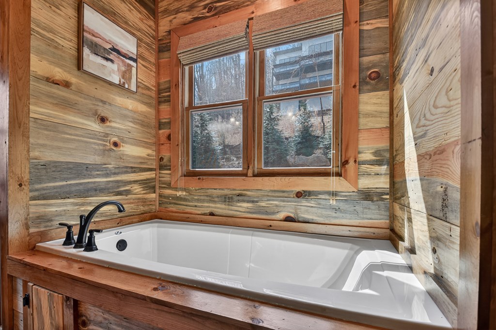 1601 Shady Falls Road