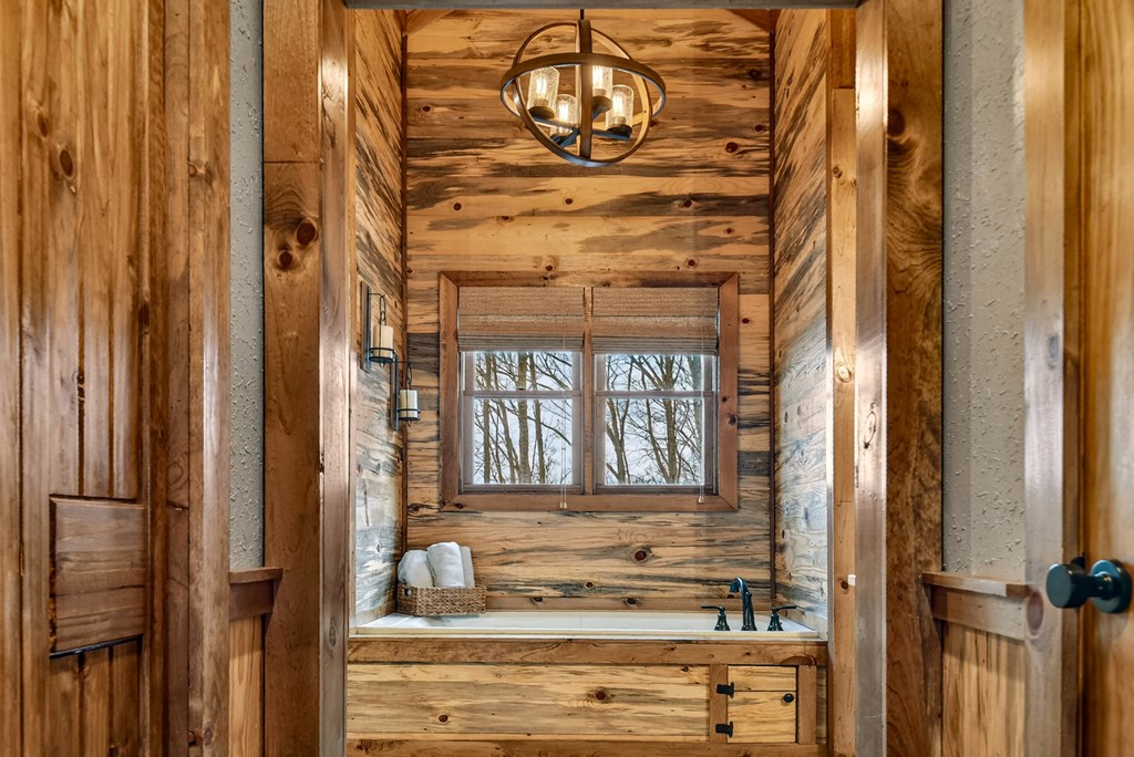 1601 Shady Falls Road