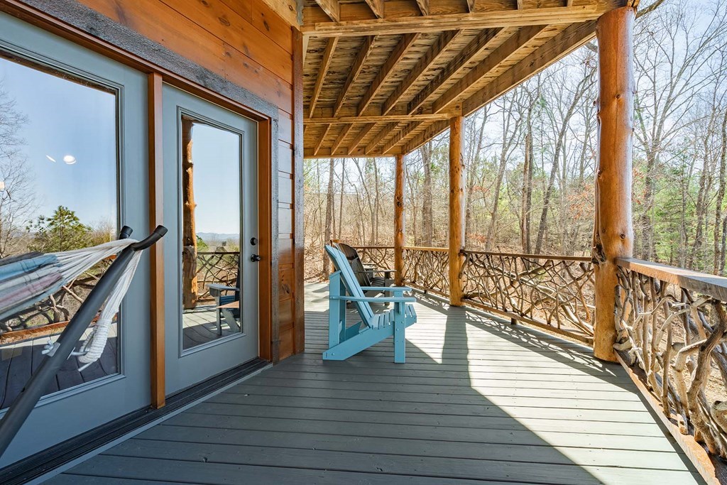 560 Endless View Road