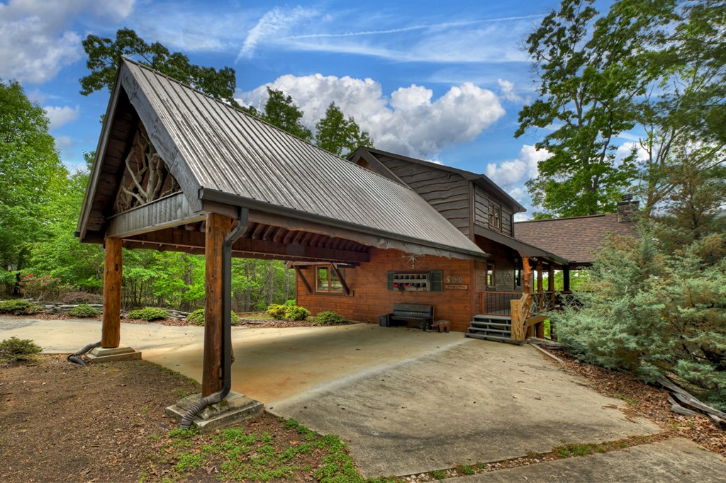 560 Endless View Road