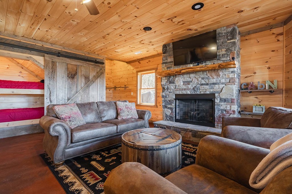 560 Endless View Road