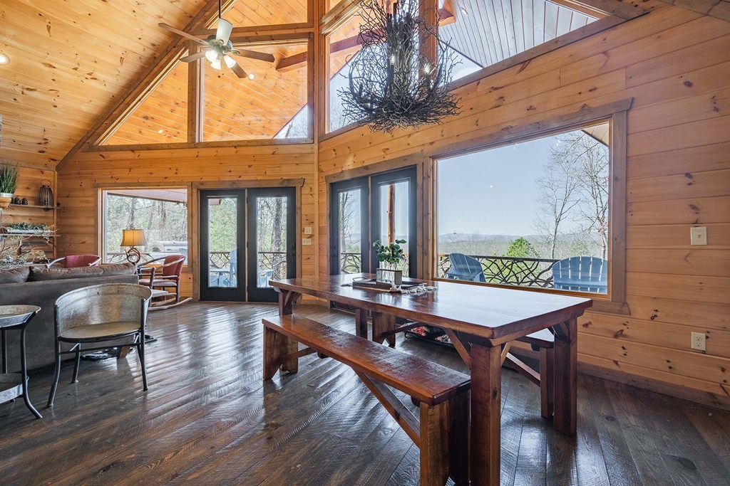 560 Endless View Road