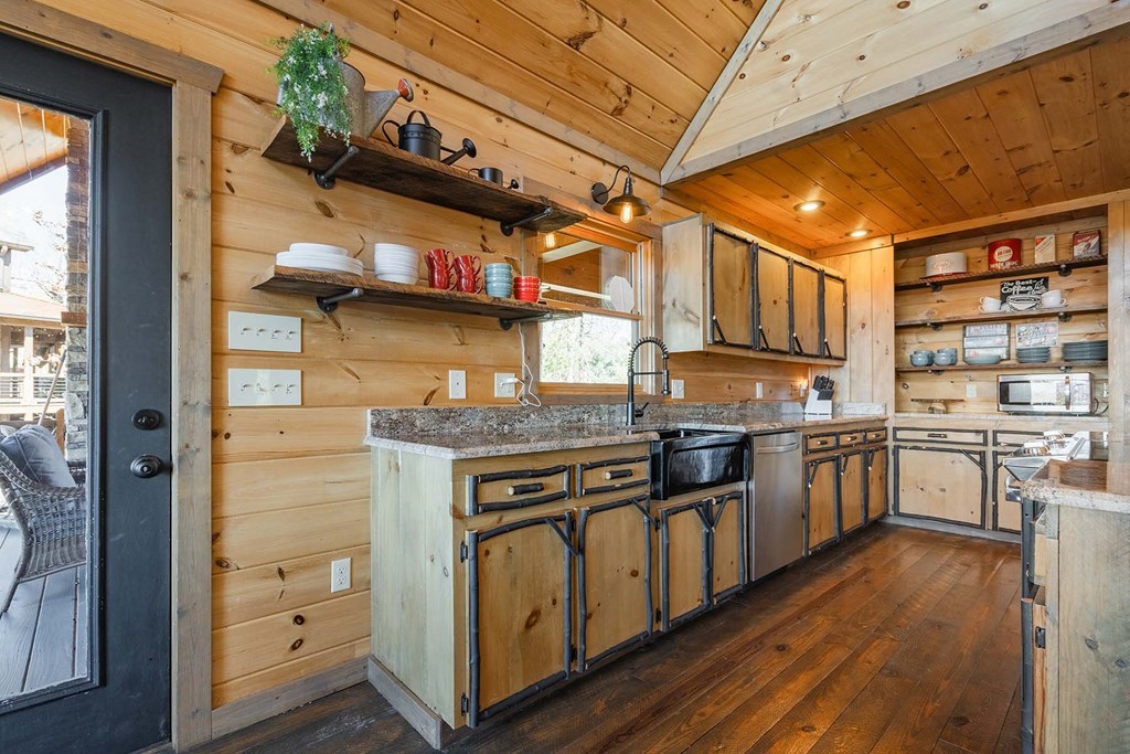 560 Endless View Road