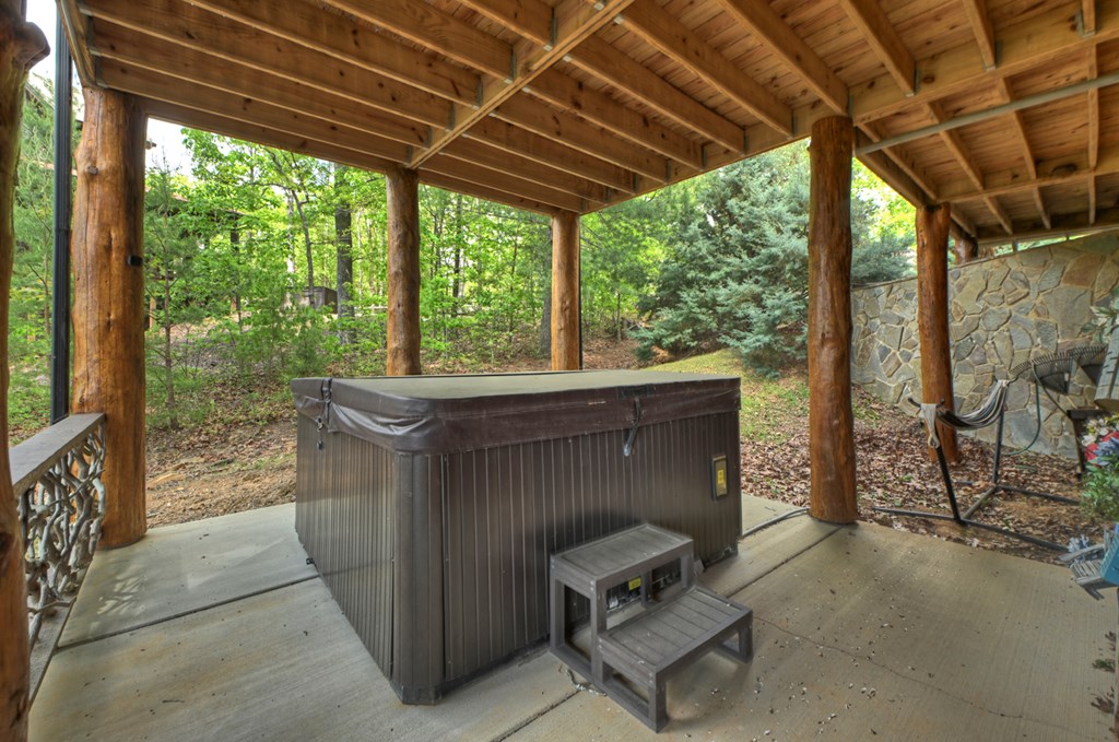 560 Endless View Road