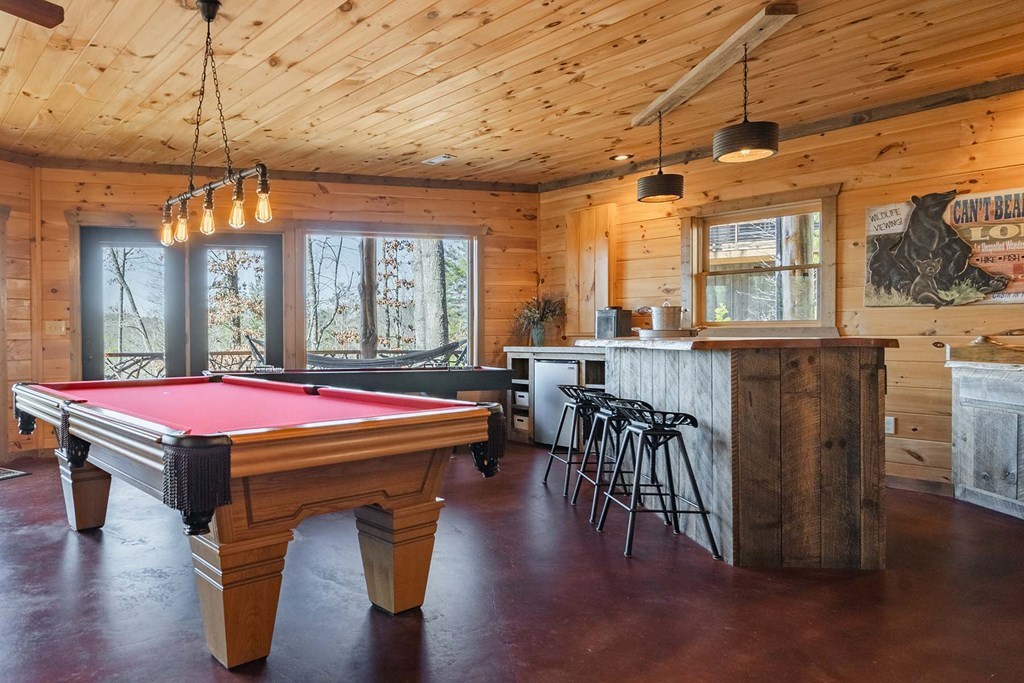 560 Endless View Road