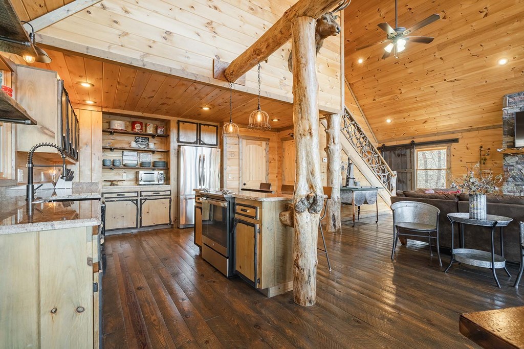 560 Endless View Road