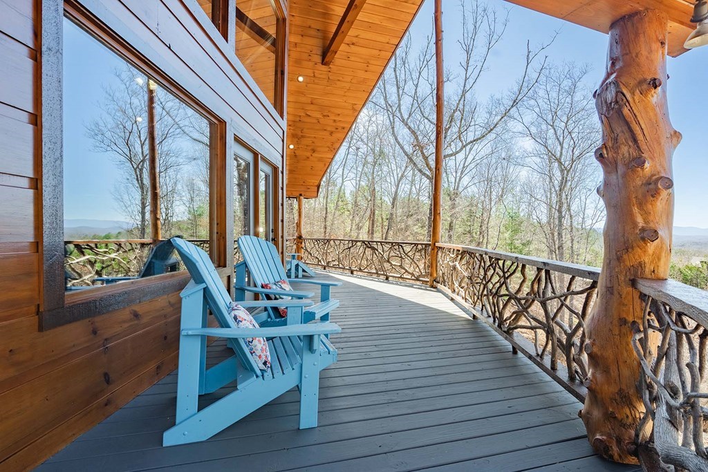 560 Endless View Road