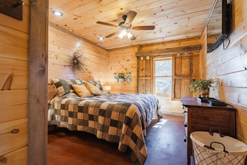 560 Endless View Road