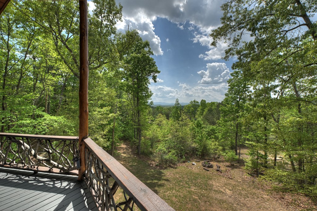 560 Endless View Road