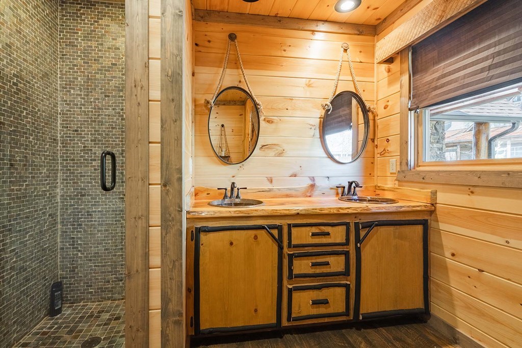 560 Endless View Road