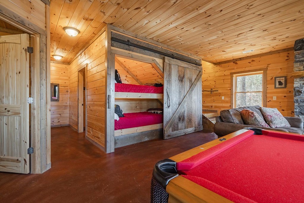 560 Endless View Road