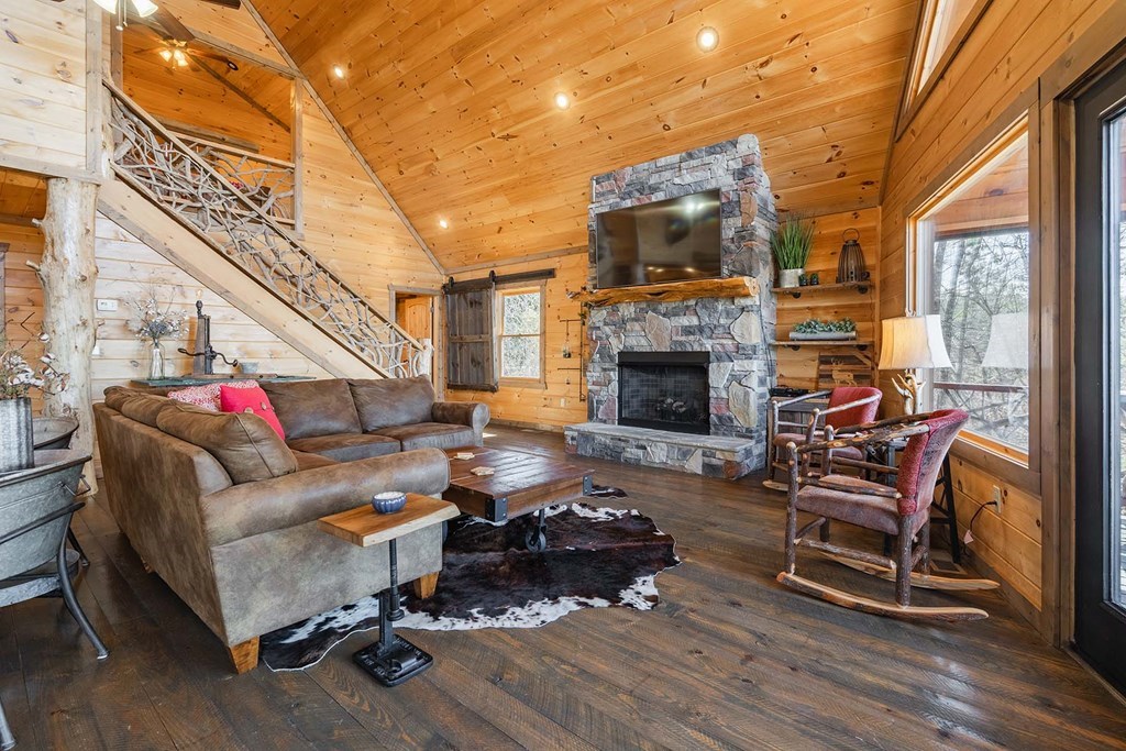 560 Endless View Road