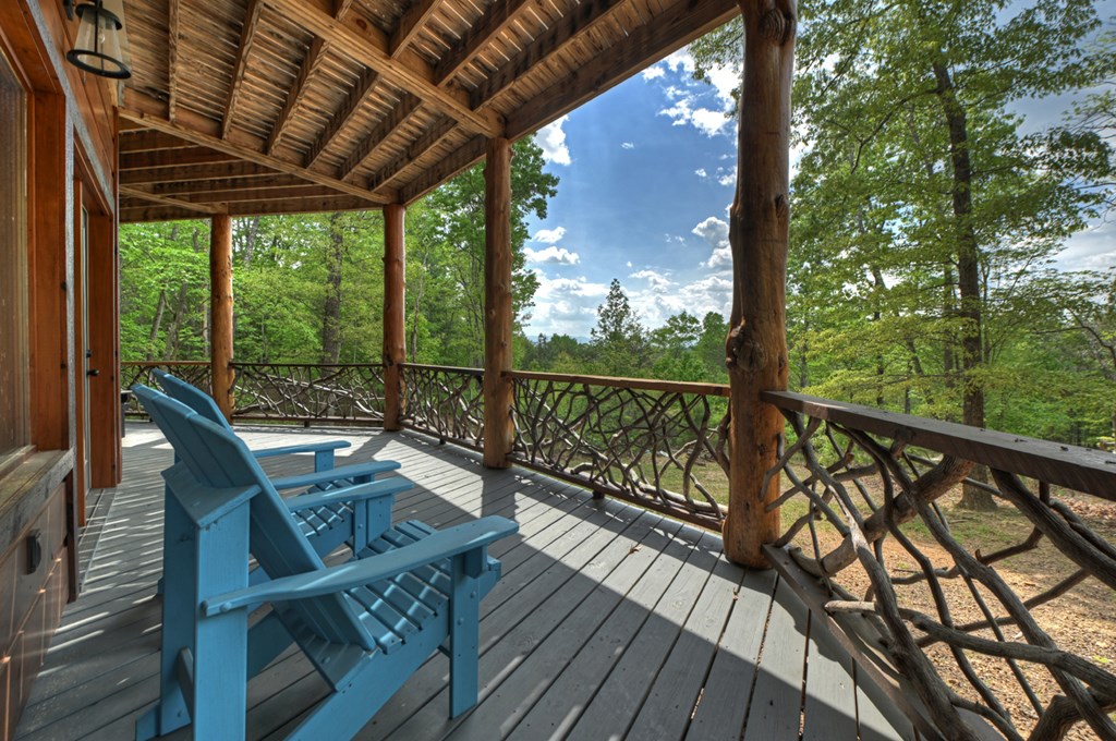 560 Endless View Road