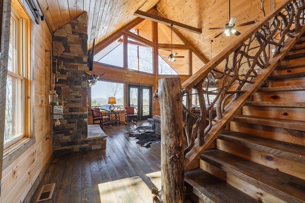 560 Endless View Road