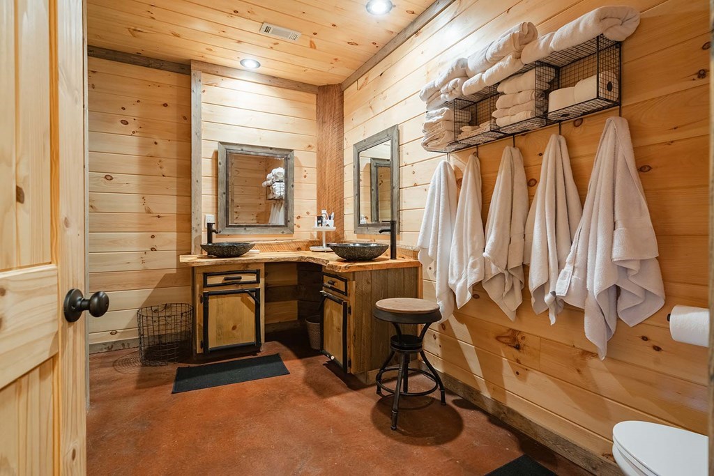 560 Endless View Road