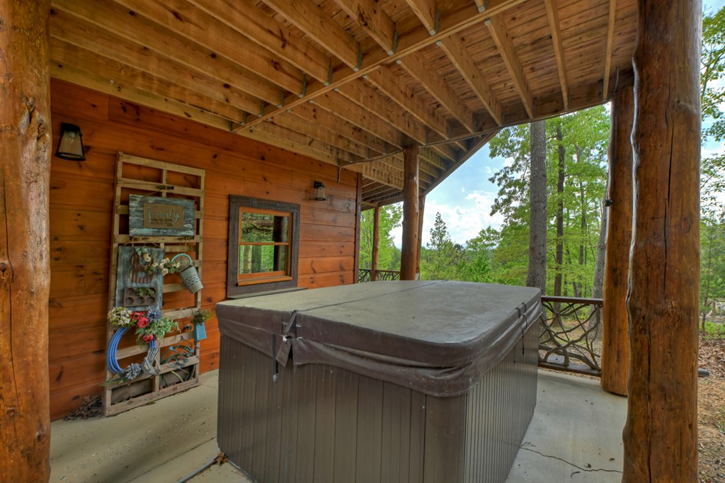 560 Endless View Road