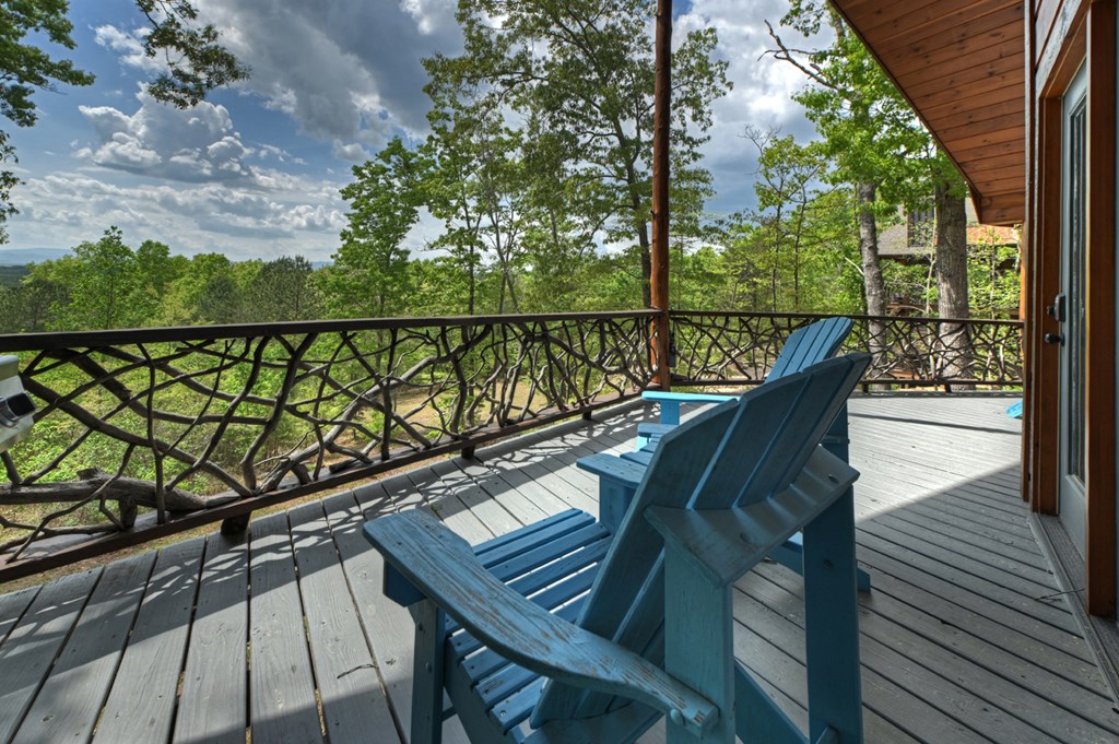 560 Endless View Road