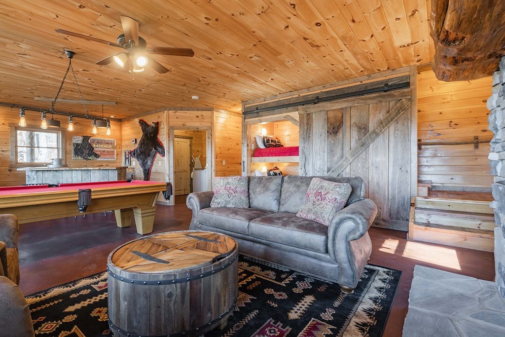 560 Endless View Road