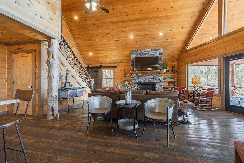 560 Endless View Road