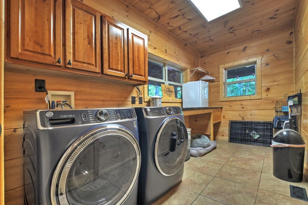 390 Twin Creeks Road