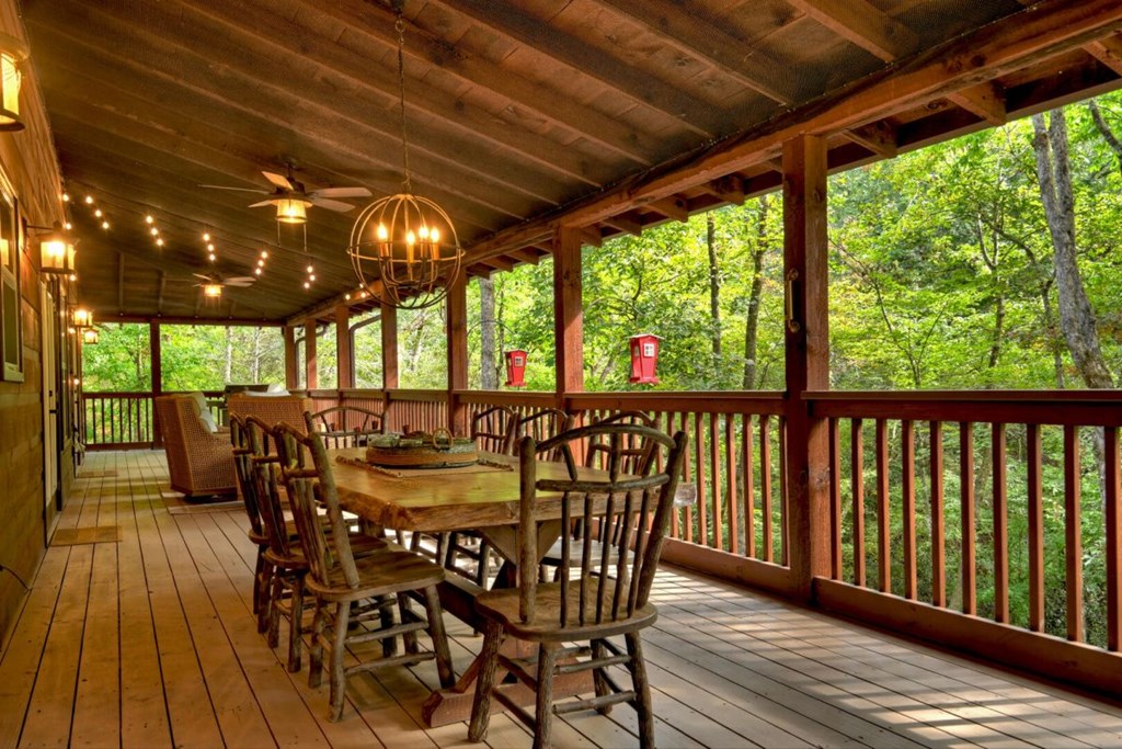 390 Twin Creeks Road