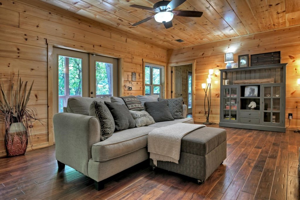390 Twin Creeks Road
