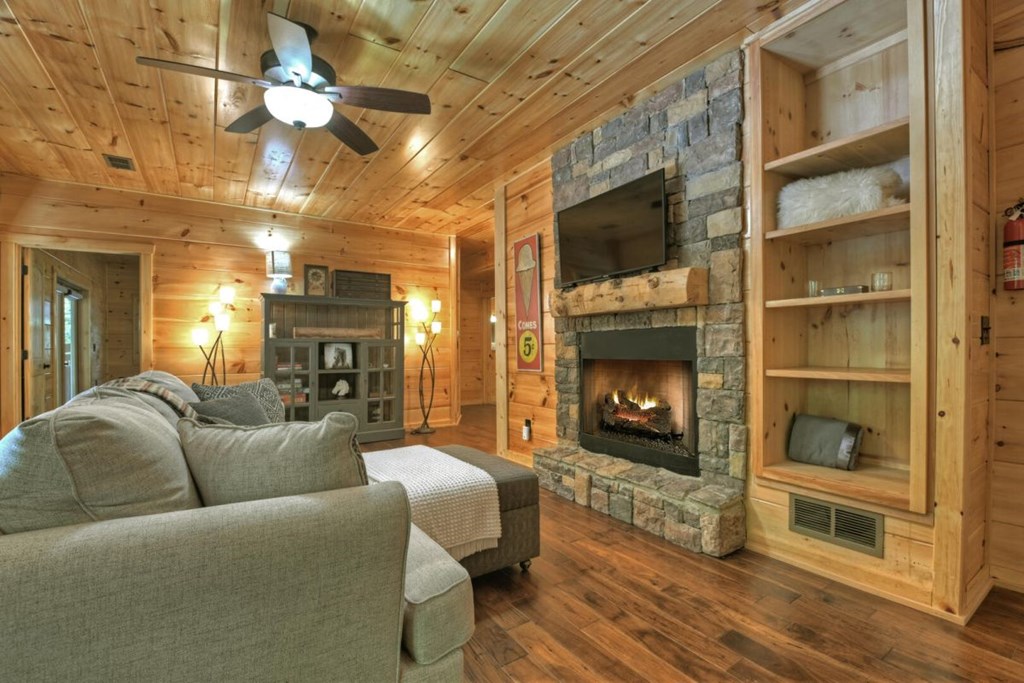 390 Twin Creeks Road