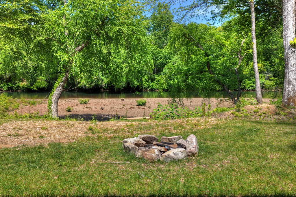 1733 Grassy Creek Road