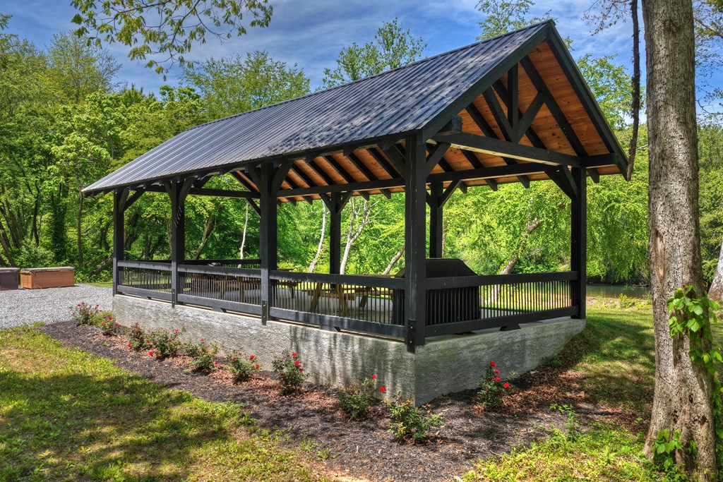 1733 Grassy Creek Road