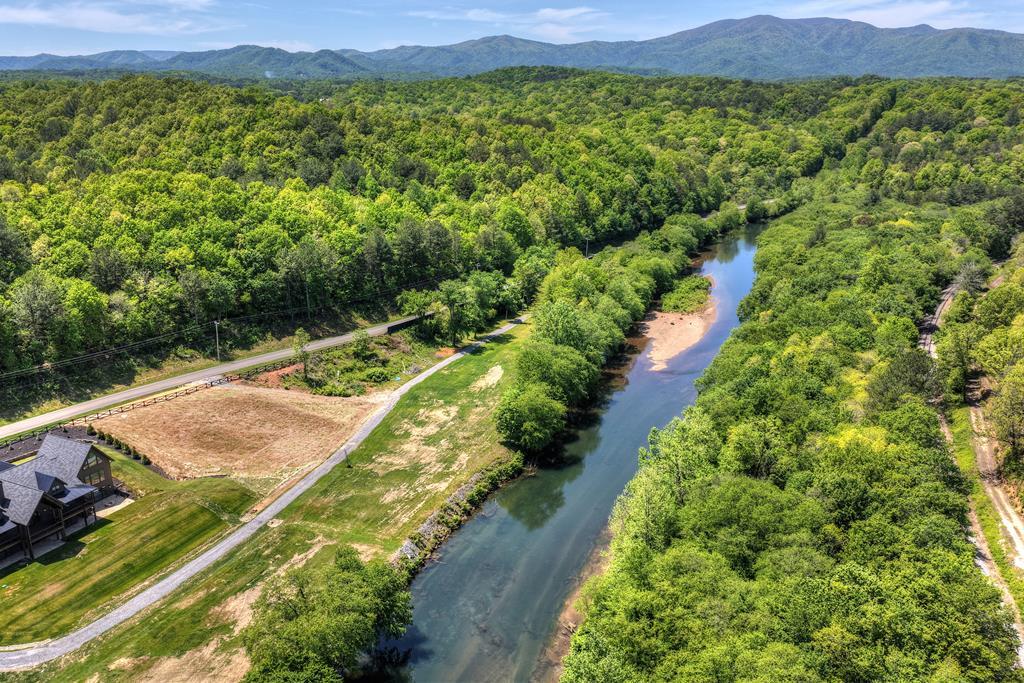 1733 Grassy Creek Road