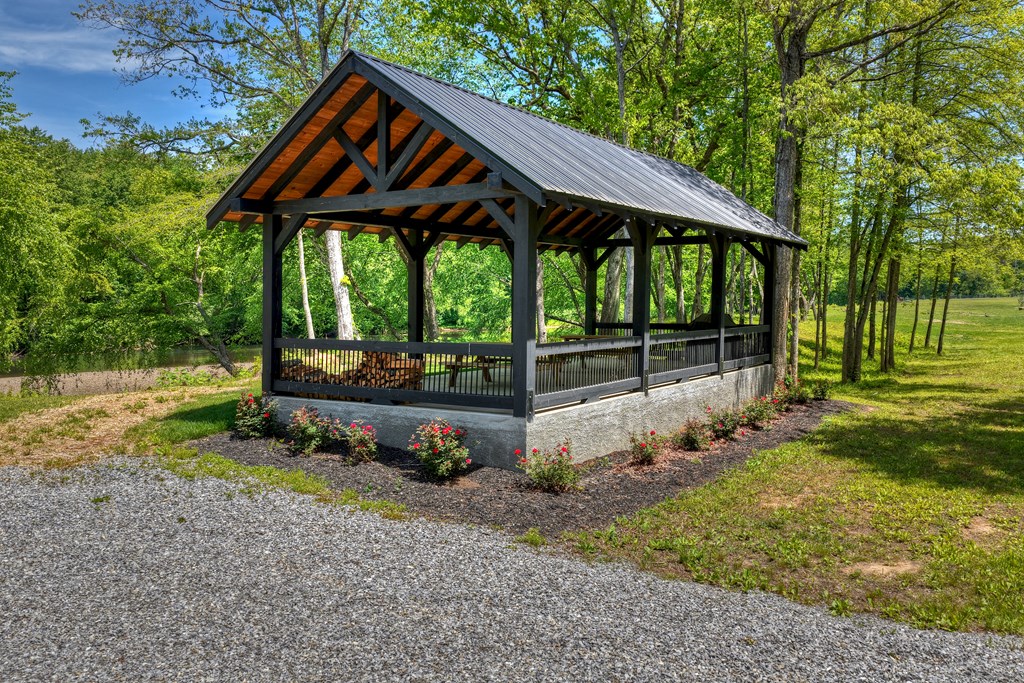 1717 Grassy Creek Road