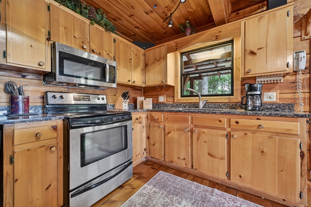 277 Hickory Nut Trail