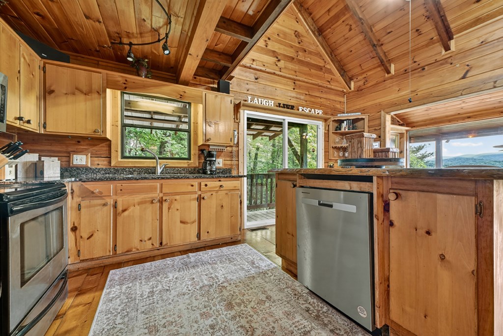 277 Hickory Nut Trail