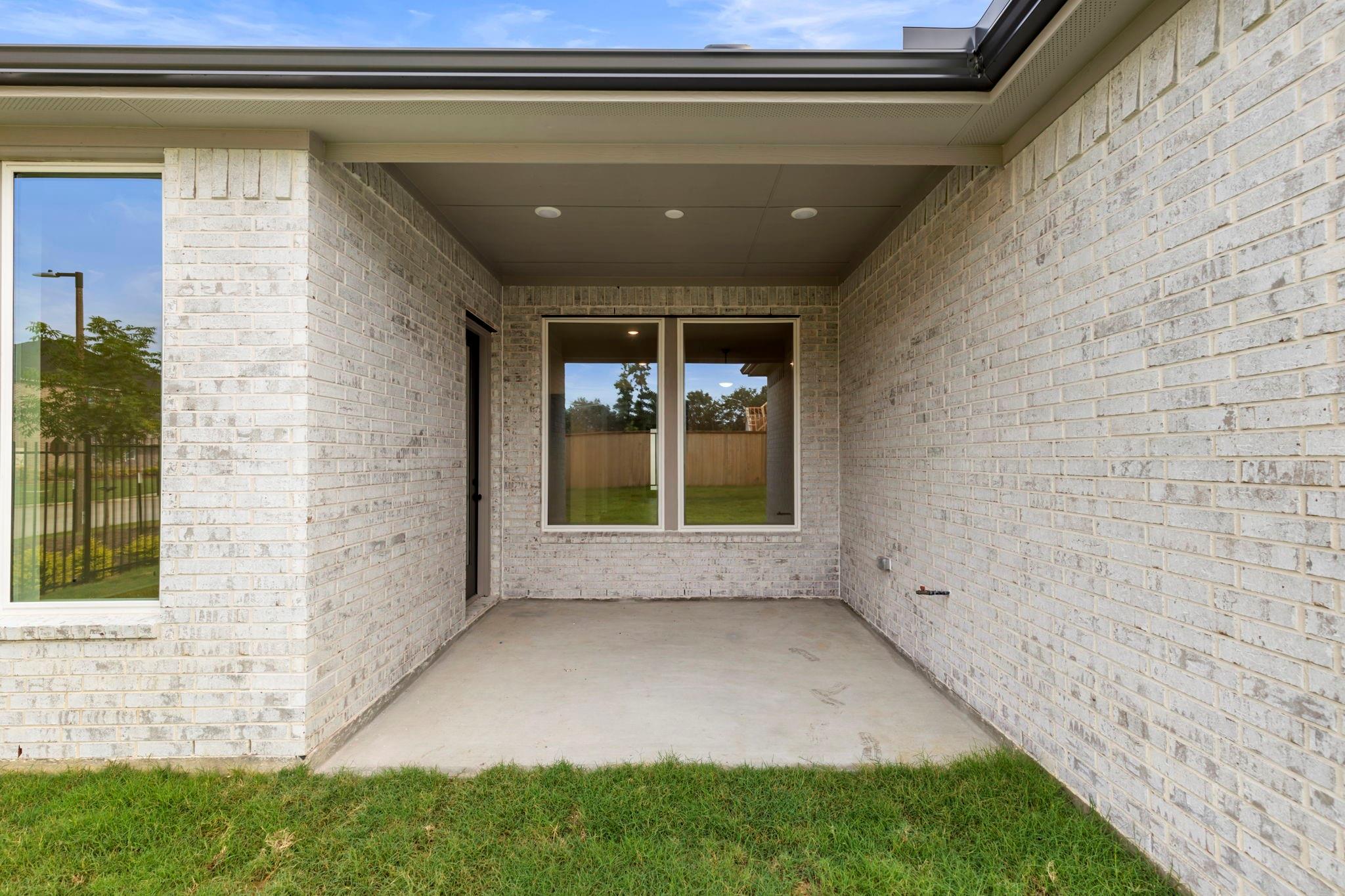 8143 Fenway Heights Dr
