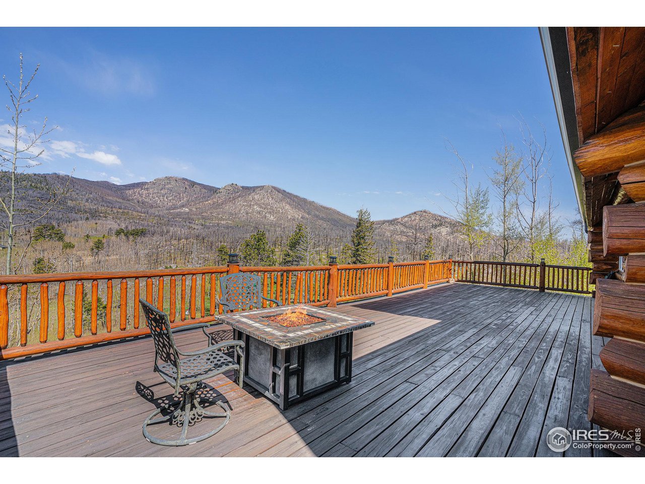 535 Meadows Dr