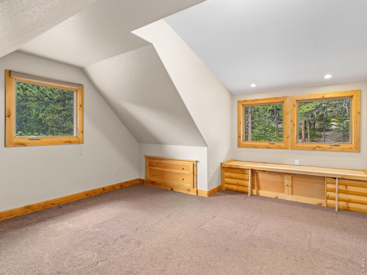 195 Rockledge Cir