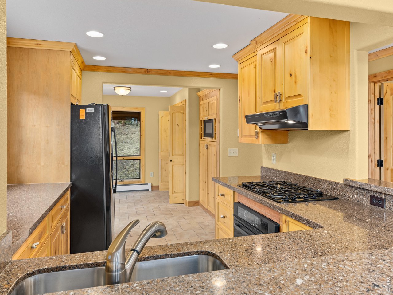 195 Rockledge Cir