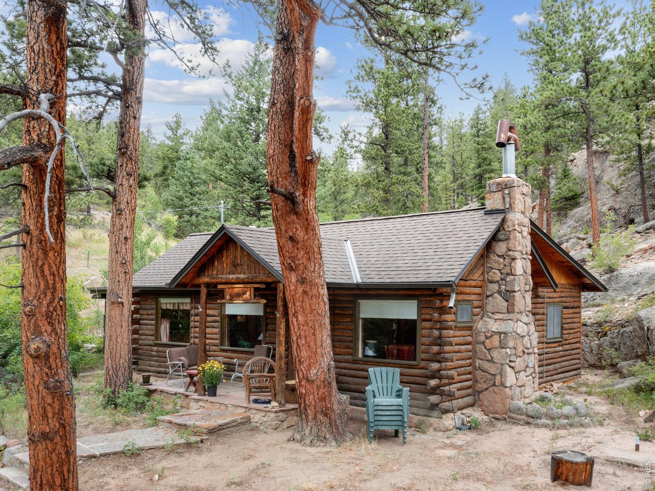 2426 Riverside Dr