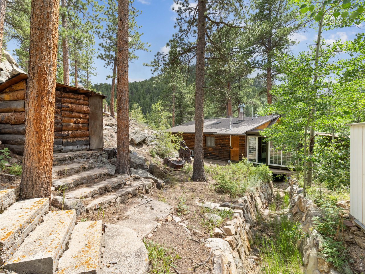 2426 Riverside Dr
