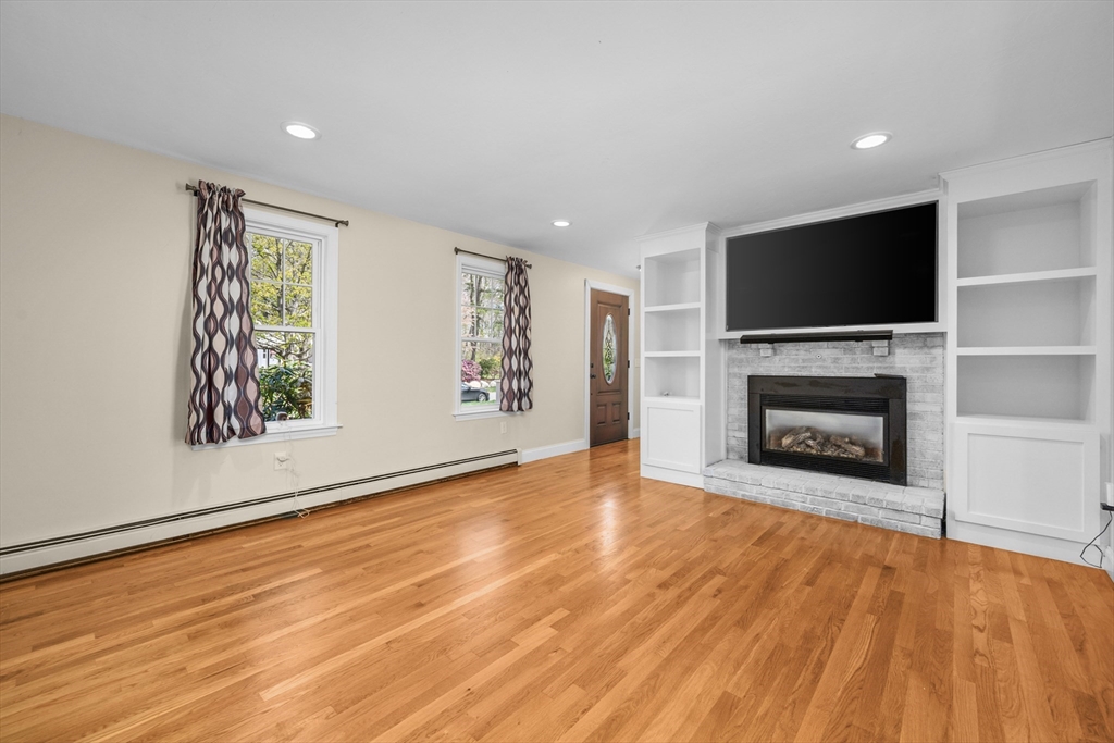 2 W Crossfield Rd