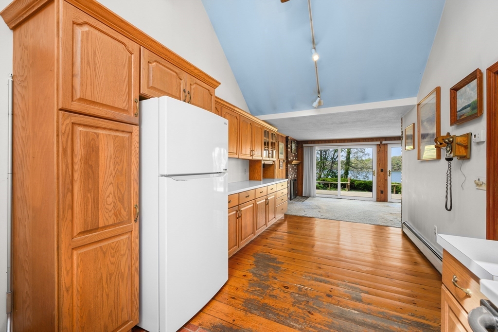 56 English St