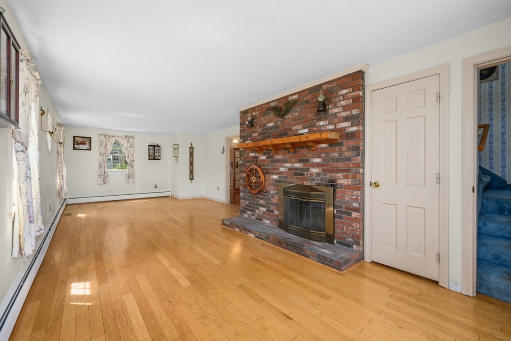 56 English St